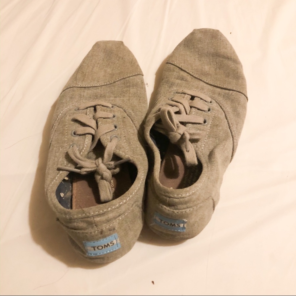 Lace up Toms